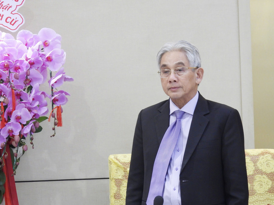 Nhà Giáo ưu tú, PGS.TS Lương Minh Cừ - Bí thư Đảng ủy, Hiệu trưởng Trường ĐH Cửu Long phát biểu tại buổi làm việc. truong-dhcl-hop-tac-lao-2.jpg