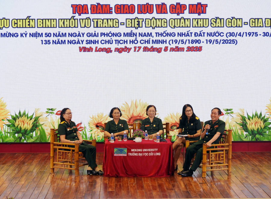 Đại biểu tham gia giao lưu. dhcl-gap-go-cuu-chien-binh-3.jpg