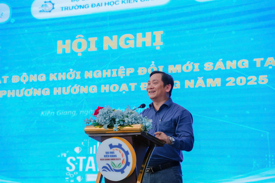 TS Nguyễn Văn Thành - Hiệu trưởng Trường ĐH Kiên Giang phát biểu tại Hội nghị. dhkg-khoi-nghiep-2.jpg