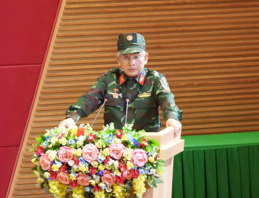 Nhà giáo ưu tú, PGS.TS Lương Minh Cừ - Bí thư Đảng ủy, Hiệu trưởng Trường ĐH Cửu Long phát biểu khai giảng. dhcl-gd-quoc-phong-2.jpg