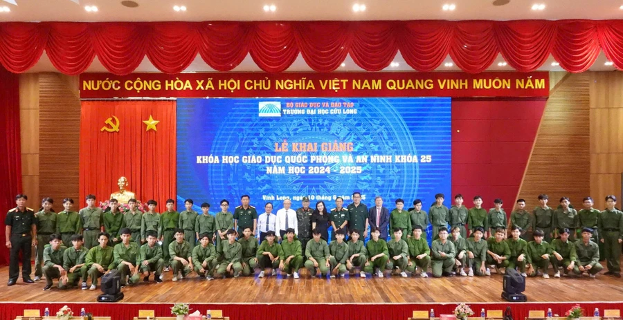 Quang cảnh buổi lễ khai giảng.