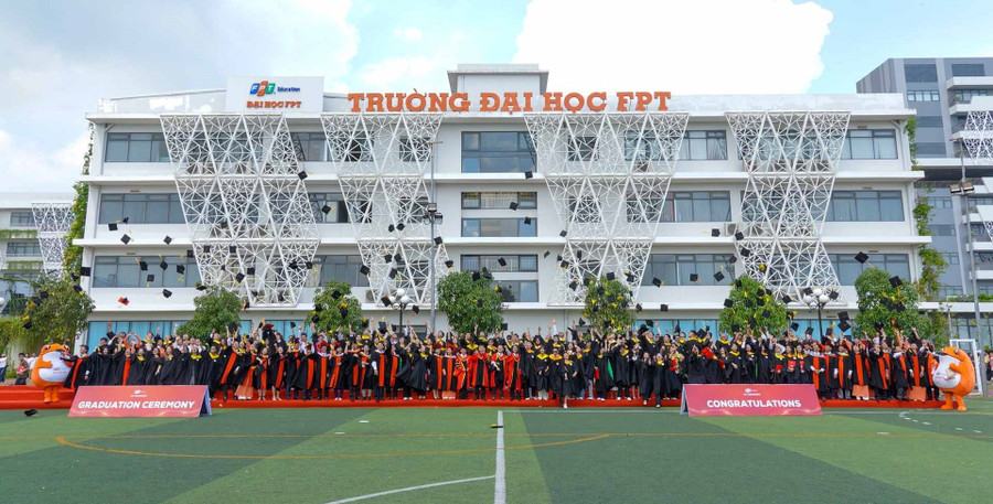 Sinh viên Phân hiệu Trường ĐH FPT tại TP Cần Thơ trong ngày tốt nghiệp. Ảnh: NTCC. chinh-trang-do-thi-3-7767.jpg