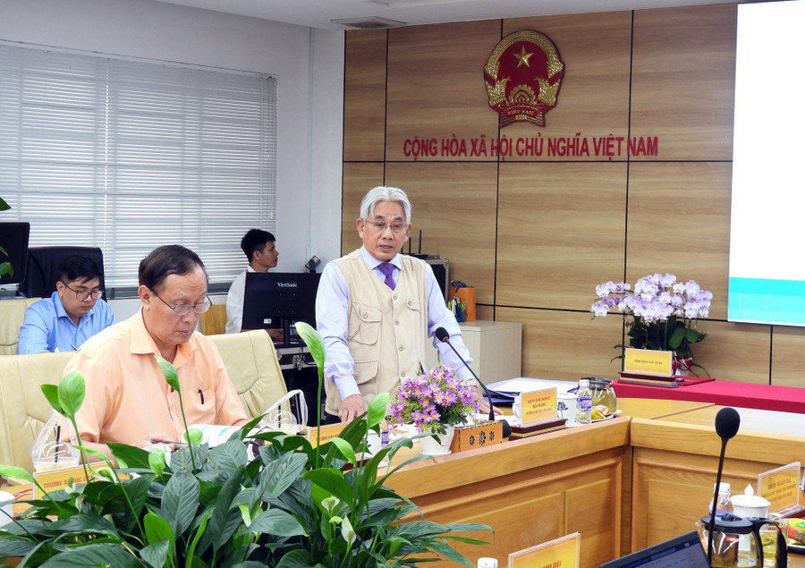 PGS.TS Lương Minh Cừ - Bí thư Đảng ủy, Hiệu trưởng Trường ĐH Cửu Long phát biểu tại buổi làm việc. khao-sat-2.jpg