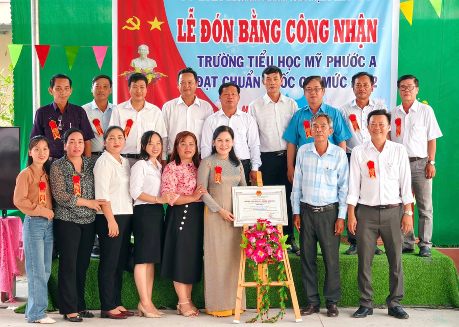Trường Tiểu học Mỹ Phước A đón Bằng công nhận đạt chuẩn Quốc gia mức độ 2.