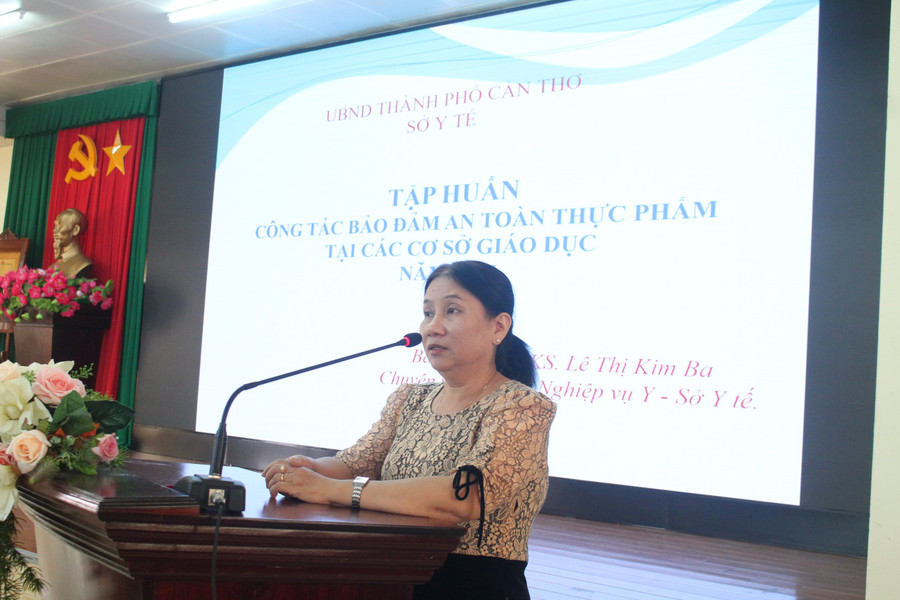 Báo cáo viên trình bày tại khóa tập huấn. can-tho-tap-huan-he-4.jpg