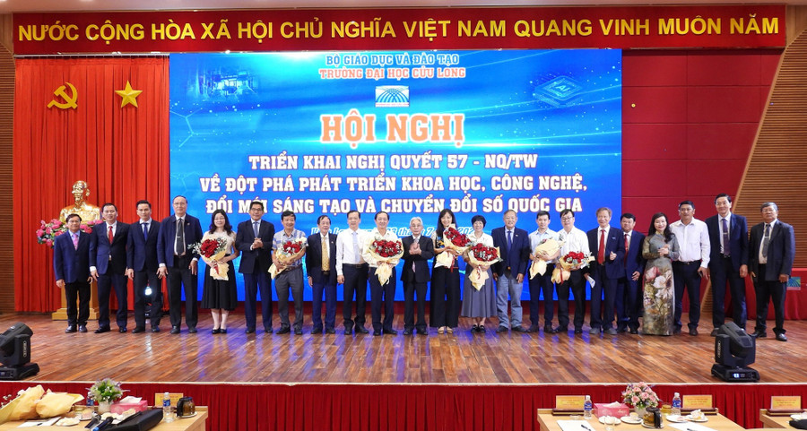Đại biểu tham dự Hội nghị.