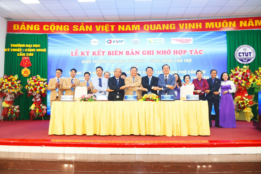 Trường ĐH Kỹ thuật - Công nghệ Cần Thơ ký kết hợp tác với các đơn vị.