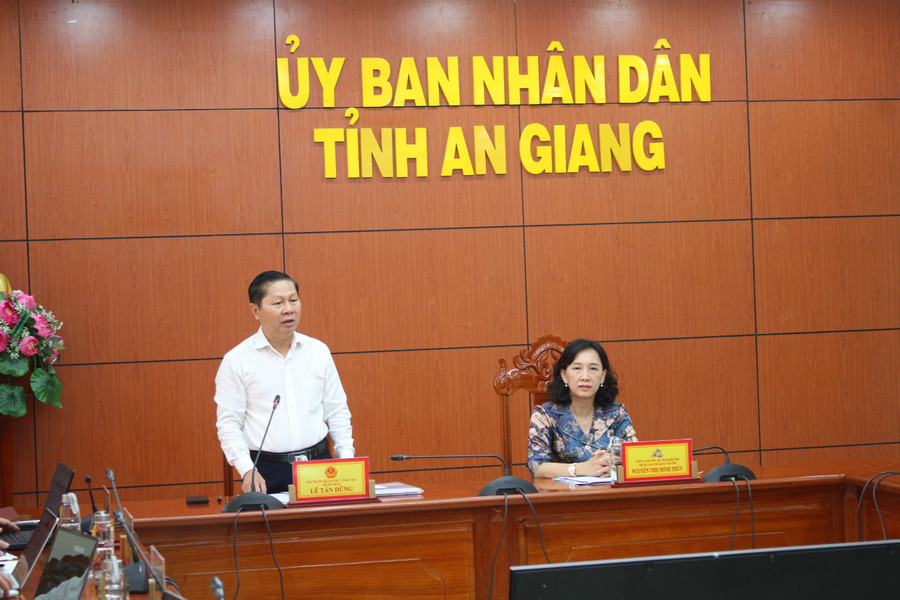 Thứ trưởng Lê Tấn Dũng phát biểu tại buổi làm việc với Ban Chỉ đạo thi tỉnh An Giang. kiem-tra-thi-an-giang-6.jpg