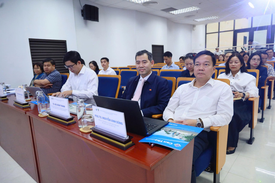 Uma visão da conferência. dhct-hoi-nghi-v-sat-2.jpg