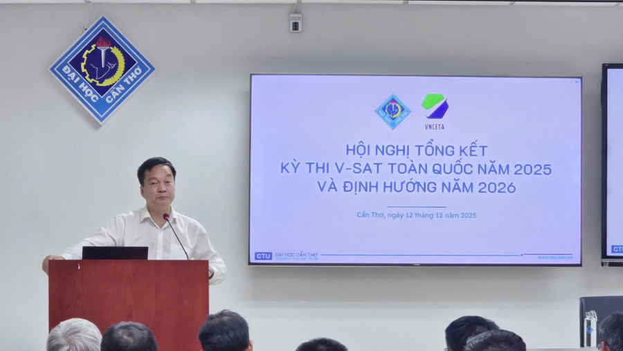 O Professor Associado Dr. Nguyen Anh Dung, Vice-Diretor do Departamento de Ensino Superior (Ministério da Educação e Formação), proferiu um discurso na conferência. dhct-hoi-nghi-v-sat-4.jpg