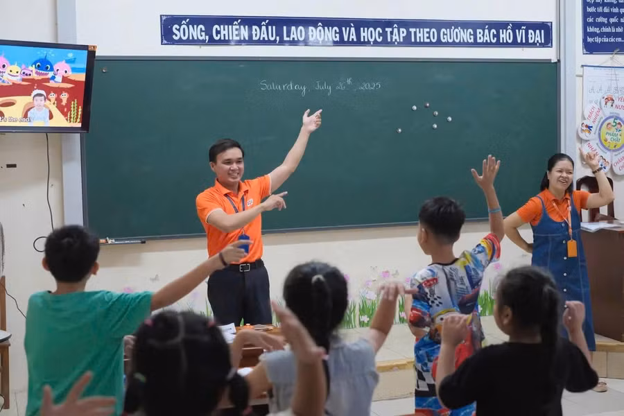 Lớp học ngoại ngữ giúp nhiều trẻ em có sân chơi bổ ích, tăng cường kỹ năng ngoại ngữ.