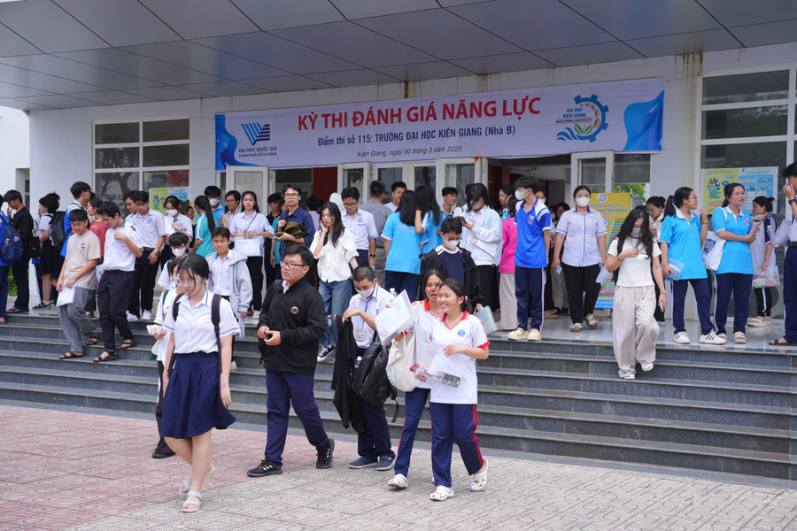 Thí sinh tham gia Kỳ thi đánh giá năng lực tại Trường ĐH Kiên Giang.