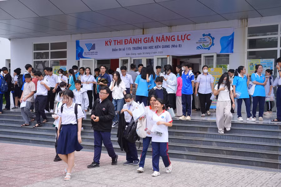 Thí sinh tham gia Kỳ thi đánh giá năng lực tại Trường ĐH Kiên Giang.