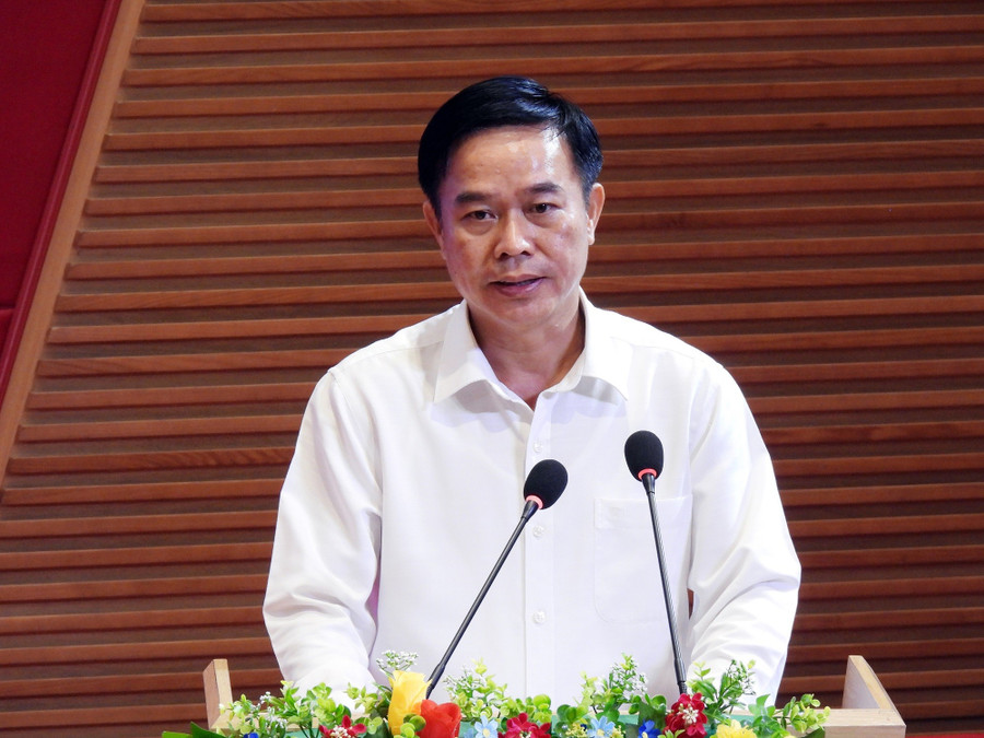 Ông Bùi Thống Nhứt, Phó Giám đốc Sở KH&CN tỉnh Vĩnh Long phát biểu tại buổi lễ. khoa-hoc-cong-nghe-2.jpg