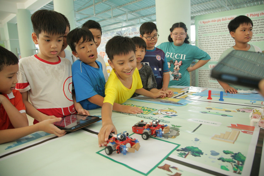 Học sinh Tiểu học TP Cần Thơ tham gia hoạt động STEM Robotics. cuoc-thi-robothon-tp-can-tho-1.jpg