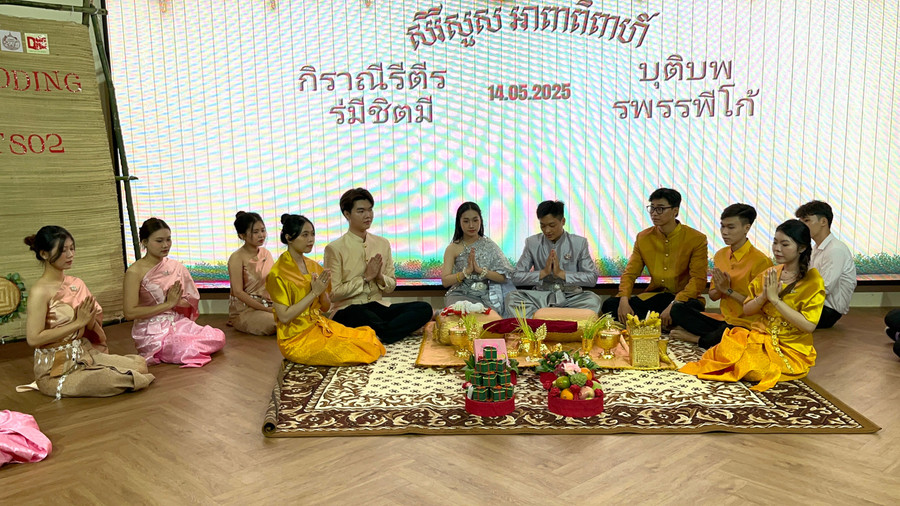 Sinh viên tái hiện chân thực không gian lễ cưới của đồng bào Khmer Nam bộ. can-tho-sv-hao-hung-5.jpg