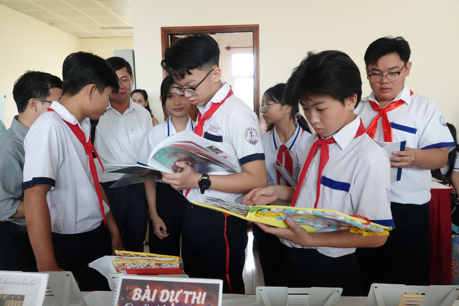 Học sinh TP Cần Thơ tham gia hoạt động đọc sách.