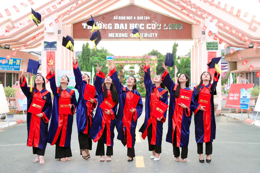 Chương trình sẽ cung cấp thông tin chi tiết và cập nhật mới nhất về ngành học, học phí, phương thức xét tuyển, cơ hội học bổng và hỗ trợ SV khi theo học tại Trường ĐH Cửu Long. tu-van-truc-tuyen-dhcl-2.jpg