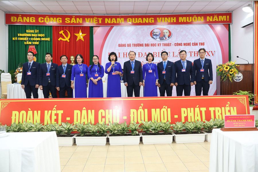 Ban Chấp hành Đảng bộ Trường ĐH Kỹ thuật - Công nghệ Cần Thơ nhiệm kỳ 2025 - 2030 ra mắt Đại hội. dh-ky-thuan-cong-nghe-ct-4.jpg