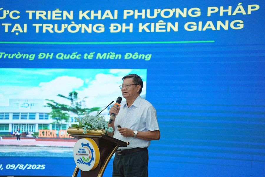 PGS.TS. Lê Văn Hảo - Trưởng Bộ phận Học thuật xuất sắc, Trường ĐH Quốc tế Miền Đông trình bày báo cáo tại Hội thảo. truong-dhkg-hoi-thao-3.jpg
