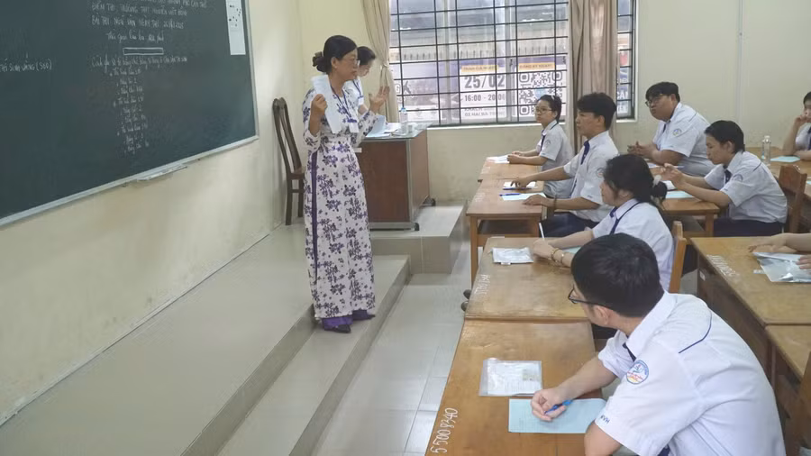 Thí sinh tại điểm thi Trường THPT Nguyễn Việt Hồng, quận Ninh Kiều, TP Cần Thơ.