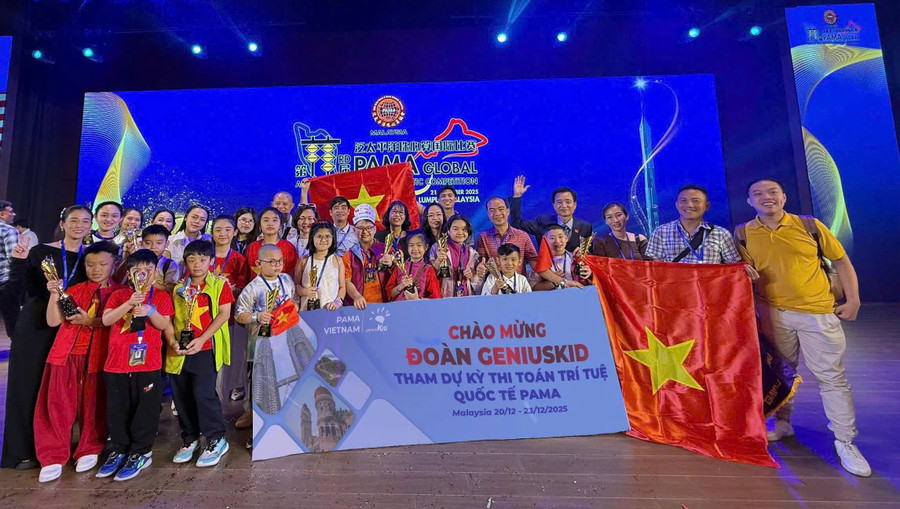 Đội tuyển PAMA Việt Nam - GeniusKid cùng đại biểu và phụ huynh tại Kỳ thi Toán trí tuệ Quốc tế PAMA Global.