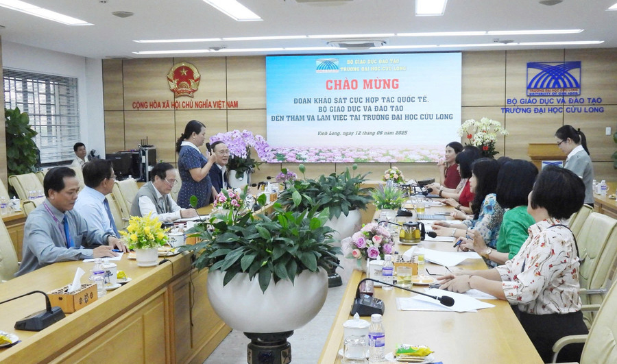 Quang cảnh buổi làm việc. dhcl-chuyen-gia-2.jpg