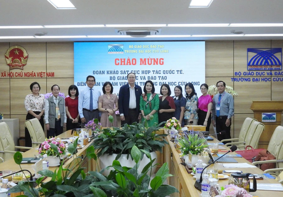 Đoàn công tác của Cục Hợp tác quốc tế (Bộ GD&ĐT) thăm và làm việc tại Trường ĐH Cửu Long.