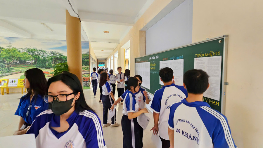 Thí sinh tại điểm thi THPT An Khánh, quận Ninh Kiều. can-tho-sang-26.jpg