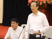Thứ trưởng Thường trực Phạm Ngọc Thưởng (phải ảnh) chủ trì họp báo. Ảnh: Sỹ Điền.