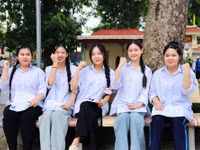 Thí sinh Hưng Yên thể hiện quyết tâm trước giờ thi.