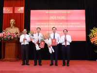 Phó Thủ tướng trao Quyết định điều động, bổ nhiệm hai Thứ trưởng Bộ GD&ĐT