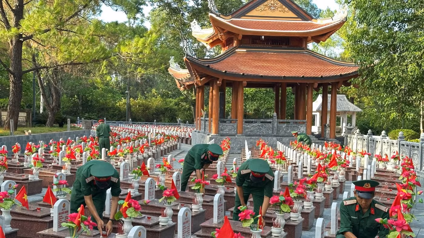 Tuổi trẻ Quảng Trị tri ân các Anh hùng liệt sĩ.