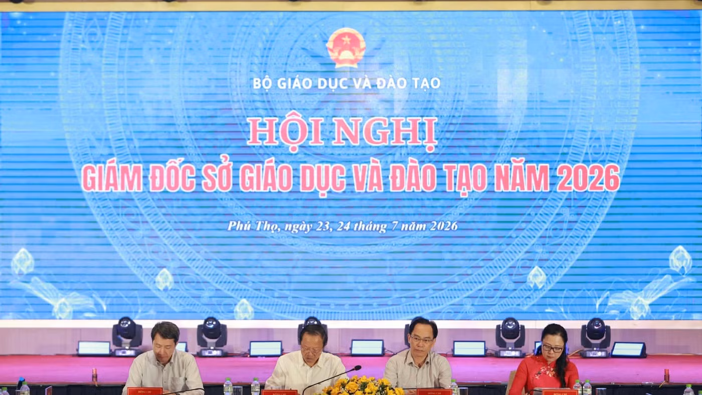 Lãnh đạo Bộ GD&ĐT chủ trì hội nghị.