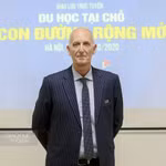 Ông Tony Summers