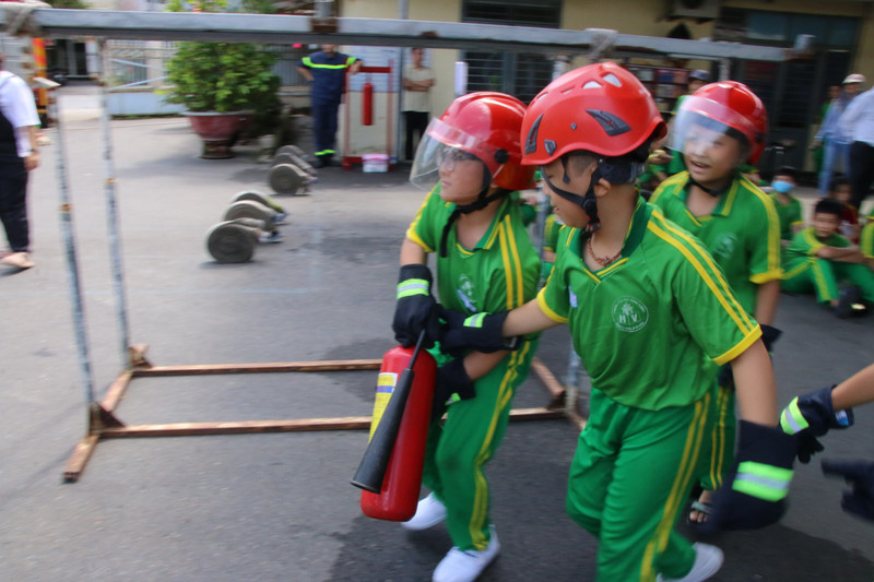 Học sinh Đà Nẵng được 'cầm tay chỉ việc' cách thoát hiểm khi hỏa hoạn