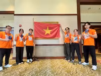 Em Phạm Lê Minh Tâm (đứng thứ 3 từ trái sang) cùng đội tuyển Việt Nam tham dự Vòng chung kết Cuộc thi Vô địch Tin học văn phòng thế giới 2026. 
