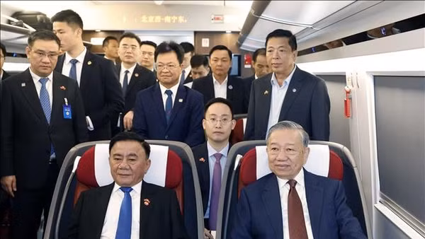 Tổng Bí thư, Chủ tịch nước Tô Lâm đi thăm thành phố Nam Ninh bằng tàu cao tốc