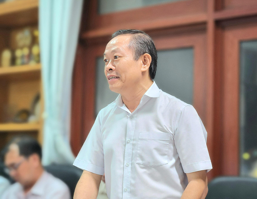 Ông Nguyễn Văn Khuôn, Trưởng Phòng Y tế TP Thủ Đức báo cáo tại buổi làm việc. cho dau moi nong san thu duc 2.jpg