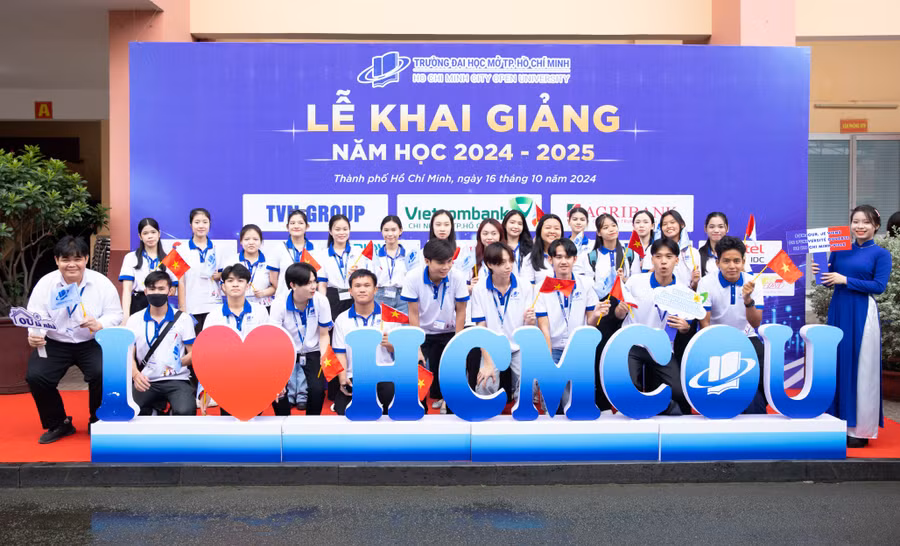 Gần 5.200 tân sinh viên trong nước, quốc tế dự lễ khai giảng Trường Đại học Mở TPHCM.