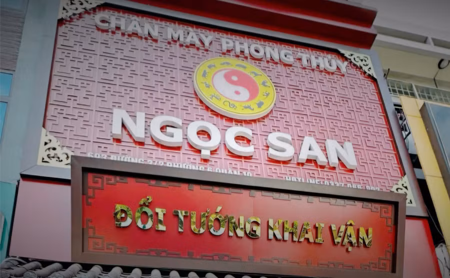 Ngoài phạt tiền, Hộ kinh doanh chân mày phong thủy Ngọc San bị Thanh tra Sở Y tế TPHCM đình chỉ hoạt động 18 tháng.