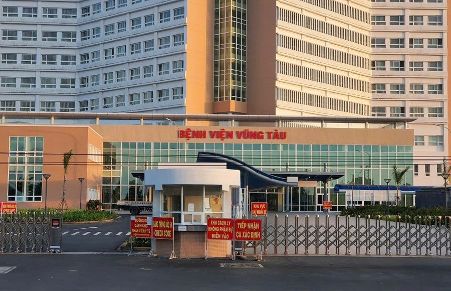 4 người nhập viện nghi ngộ độc rượu, một trường hợp tiên lượng rất xấu.