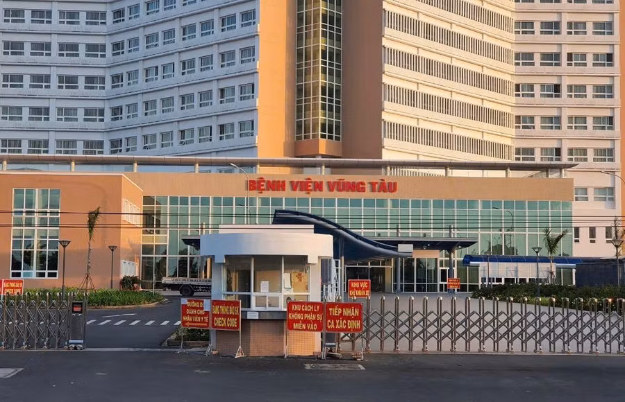 4 người nhập viện nghi ngộ độc rượu, một trường hợp tiên lượng rất xấu.