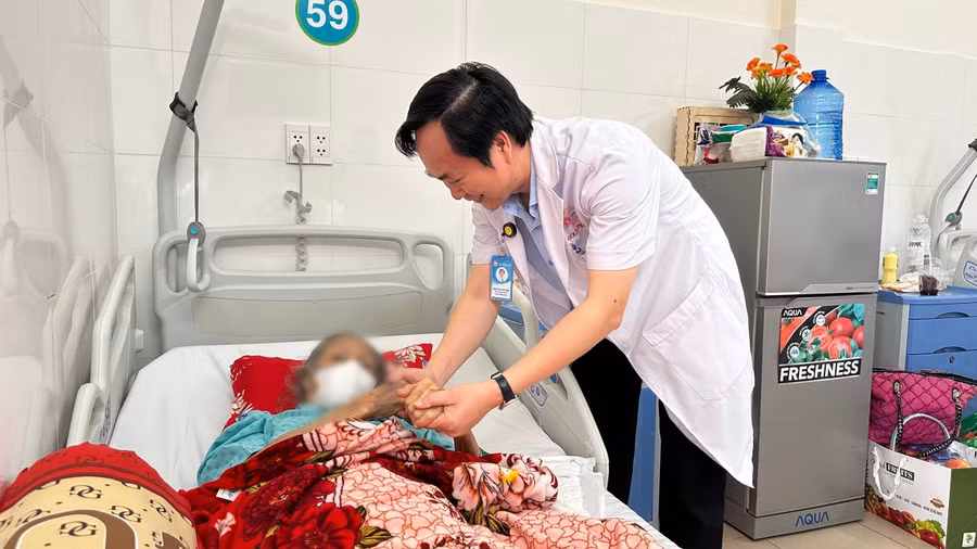 Cụ Q. xuất viện vào ngày hậu phẫu thứ 10.