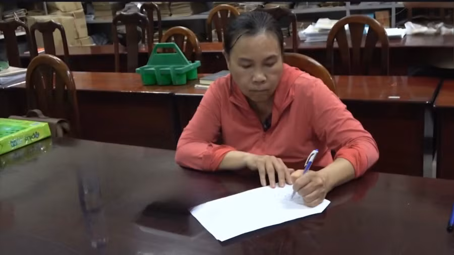 Ảnh 2 - Đối tượng Nguyễn Thị Hường tại Cơ quan Công an. .jpg