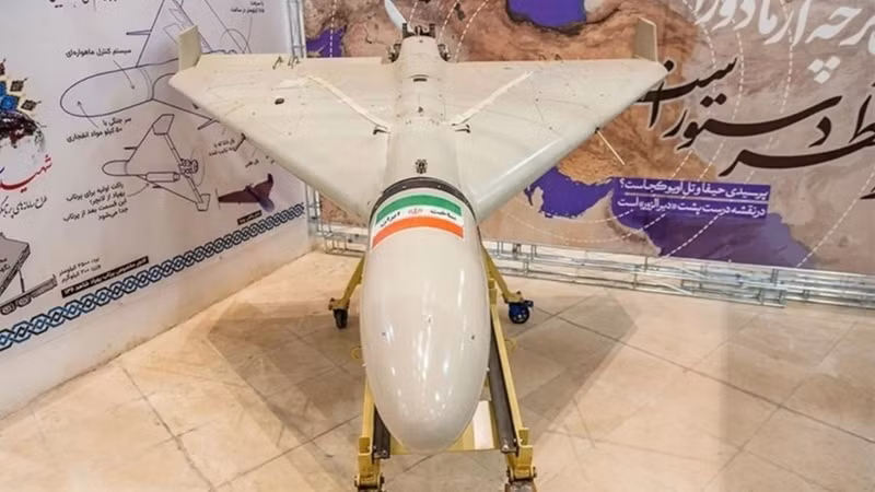 Shahed-136: Drone do Nga sử dụng, kém tinh vi hơn phương Tây nhưng có tác động chiến lược lớn. Các đợt drone quy mô lớn khiến phòng không khó đánh chặn toàn bộ, định hình chiến trường hiện nay. diem-danh-nhung-drone-bay-dan-dang-viet-lai-luat-choi-chien-tranh-10.jpg