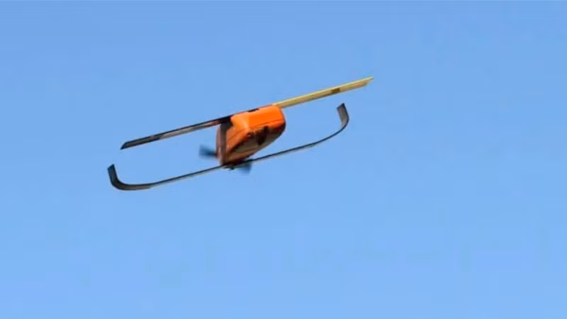 Perdix: Swarm drone thử nghiệm sớm, chứng minh micro-drone có thể tự tổ chức, thích ứng khi mất đơn vị và tiếp tục nhiệm vụ. Thiết kế “bộ não phân tán” giúp duy trì hiệu quả trong điều kiện khắc nghiệt. diem-danh-nhung-drone-bay-dan-dang-viet-lai-luat-choi-chien-tranh.jpg