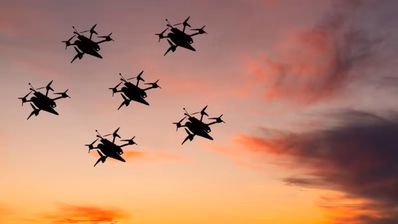 Chinese Swarm I: Trung Quốc trình diễn hệ thống với tối đa 200 drone cánh cố định, phóng từ nền tảng di động. Một người có thể điều khiển cả nhóm, drone tự phân tán và tái tổ chức khi bay, chống gây nhiễu. diem-danh-nhung-drone-bay-dan-dang-viet-lai-luat-choi-chien-tranh-5.jpg