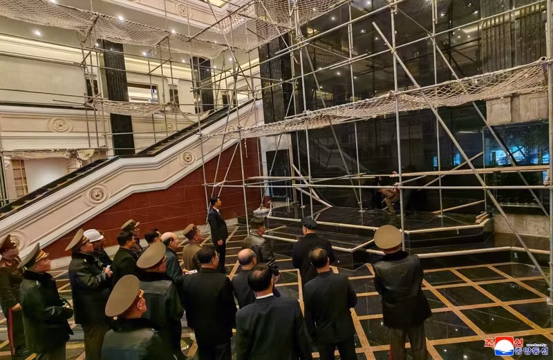 Ông Kim Jong-un cho biết bảo tàng sẽ được xây dựng nhân dịp kỷ niệm một năm ngày giải phóng tỉnh Kursk. hinh-anh-ong-kim-jong-un-thi-sat-cong-trinh-dac-biet-tai-nga-10.jpg