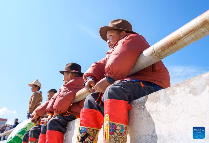 soi-dong-le-hoi-cuoi-ngua-mung-losar-tai-lhasa-15.jpg